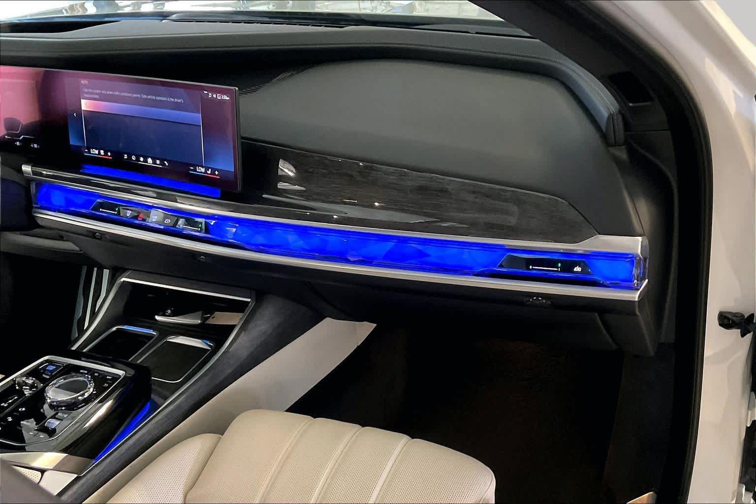 Used 2024 BMW i7 eDrive50 w/ M Sport Package RWD image 17