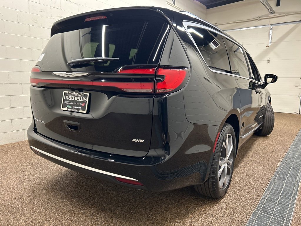 New 2026 Chrysler Pacifica Pinnacle image 2