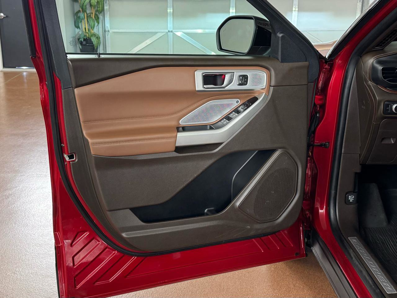 Used 2021 Ford Explorer King Ranch w/ Premium Technology Package AWD/4WD image 15