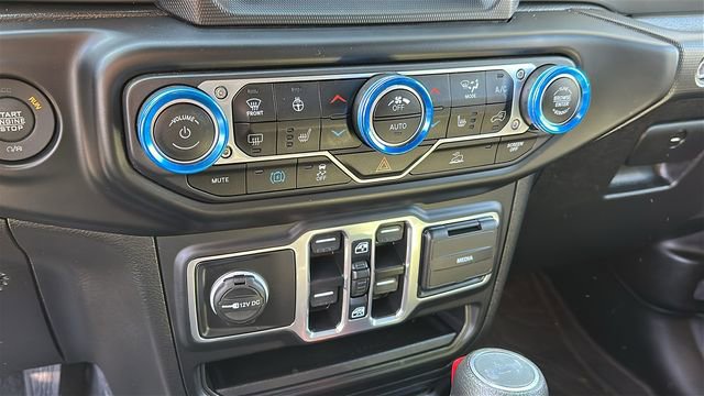 Used 2023 Jeep Wrangler Unlimited w/ Sun & Screen Package image 17