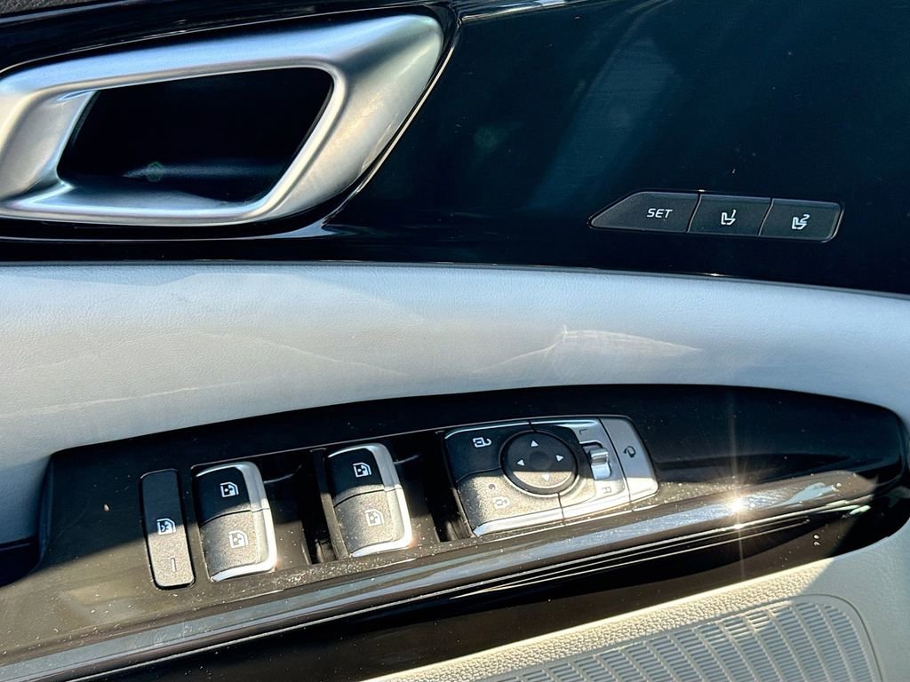 Used 2022 Kia Carnival SX image 18