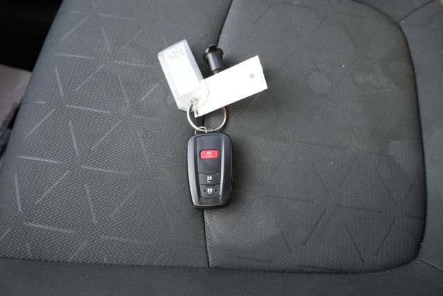 Used 2024 Toyota RAV4 XLE FWD image 43