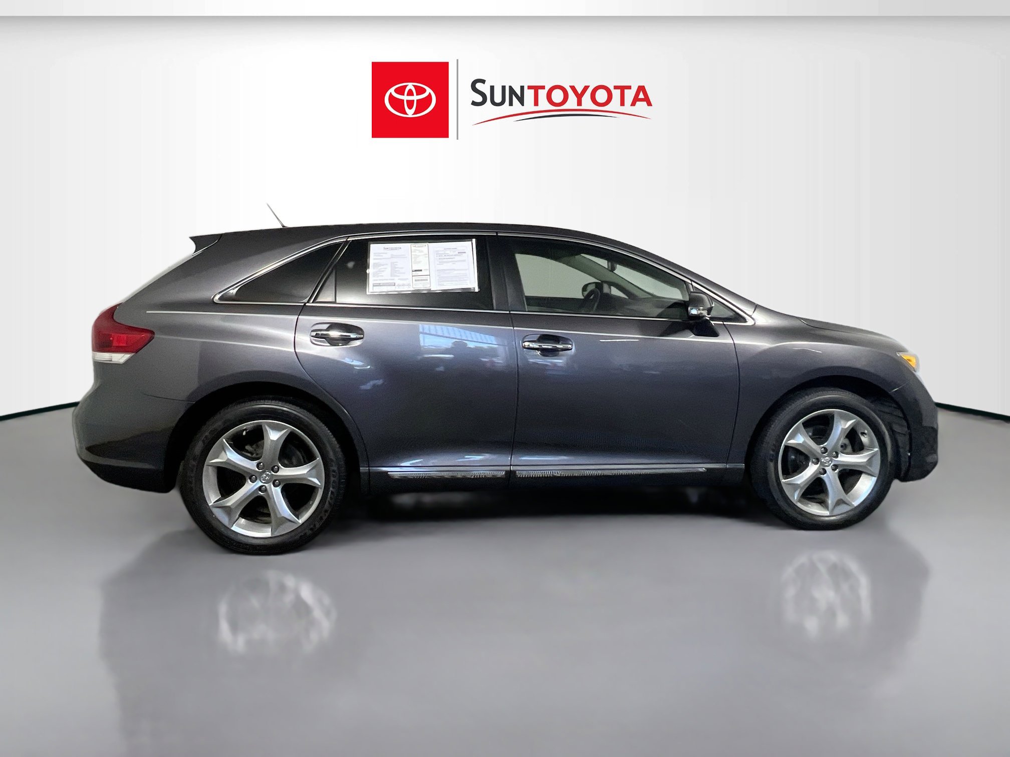 Used 2014 Toyota Venza XLE image 2