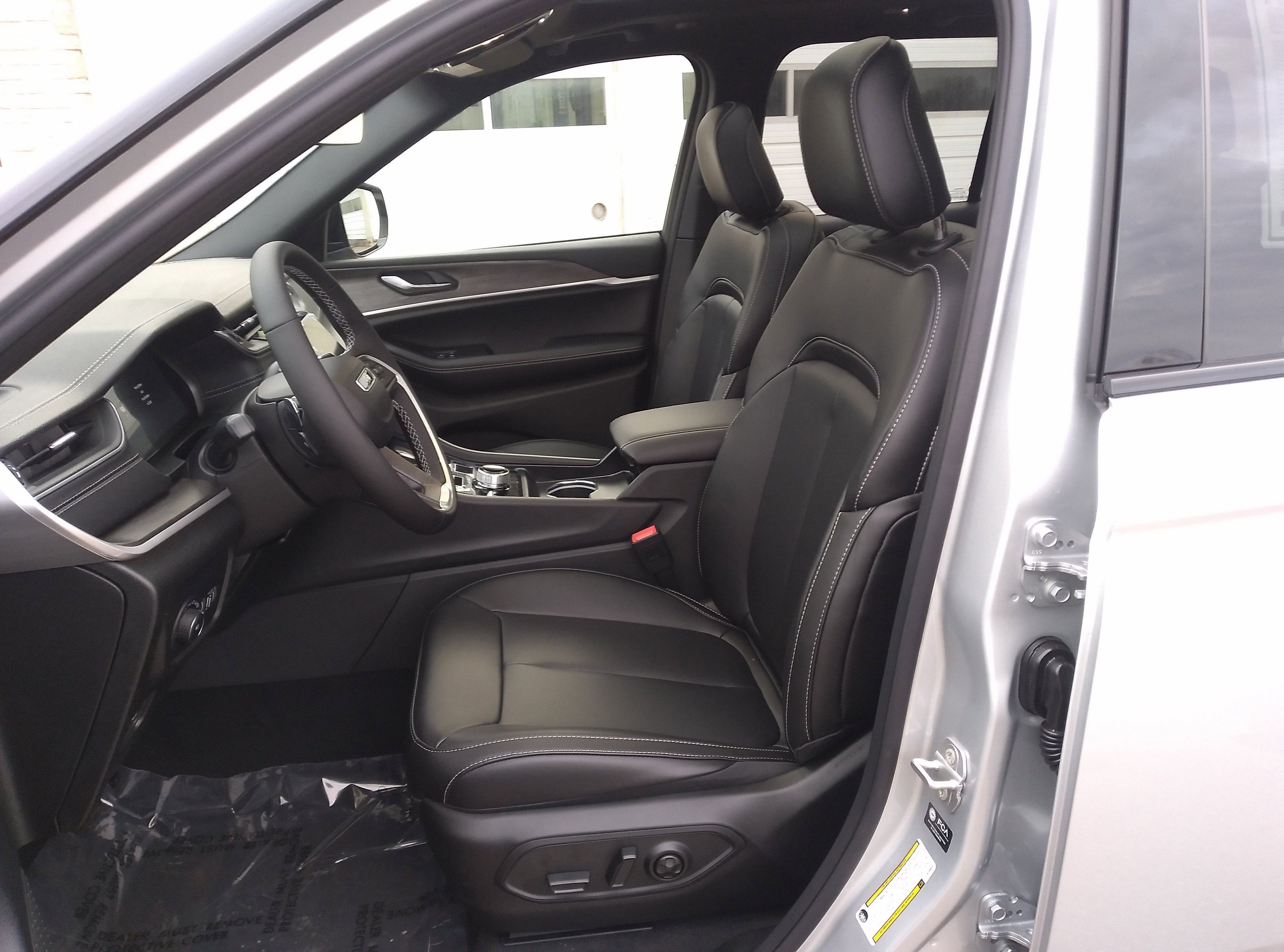 New 2025 Jeep Grand Cherokee Limited image 18