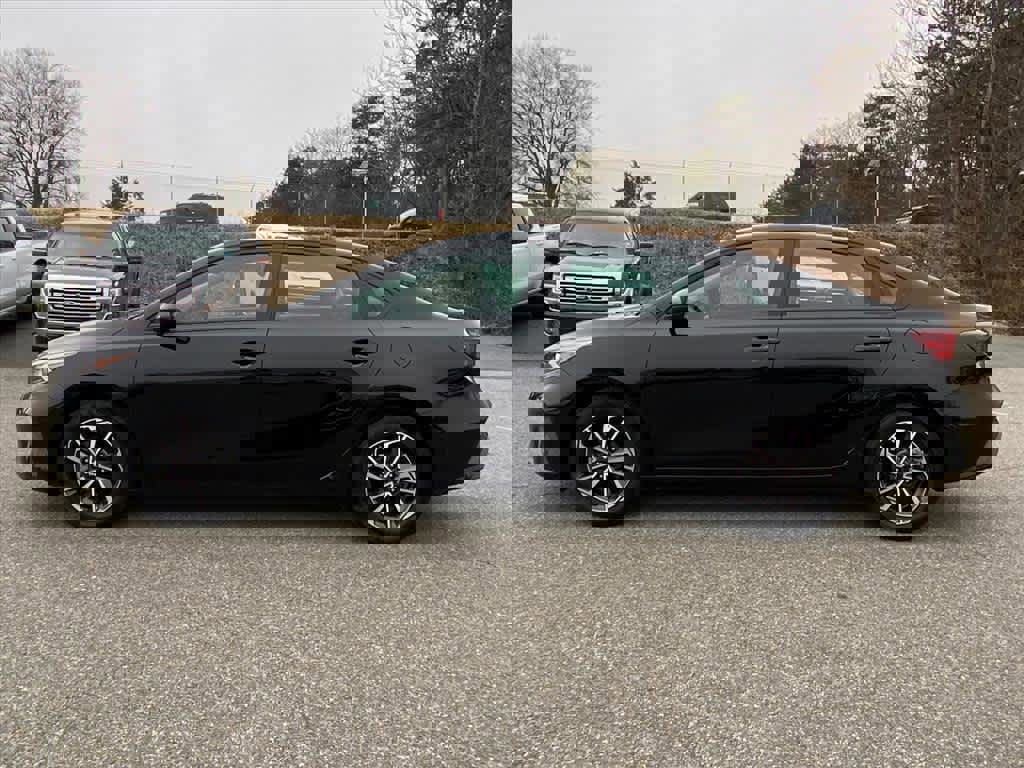 Used 2022 Kia Forte LXS image 2