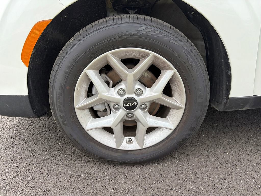 Used 2025 Kia Soul LX FWD image 24