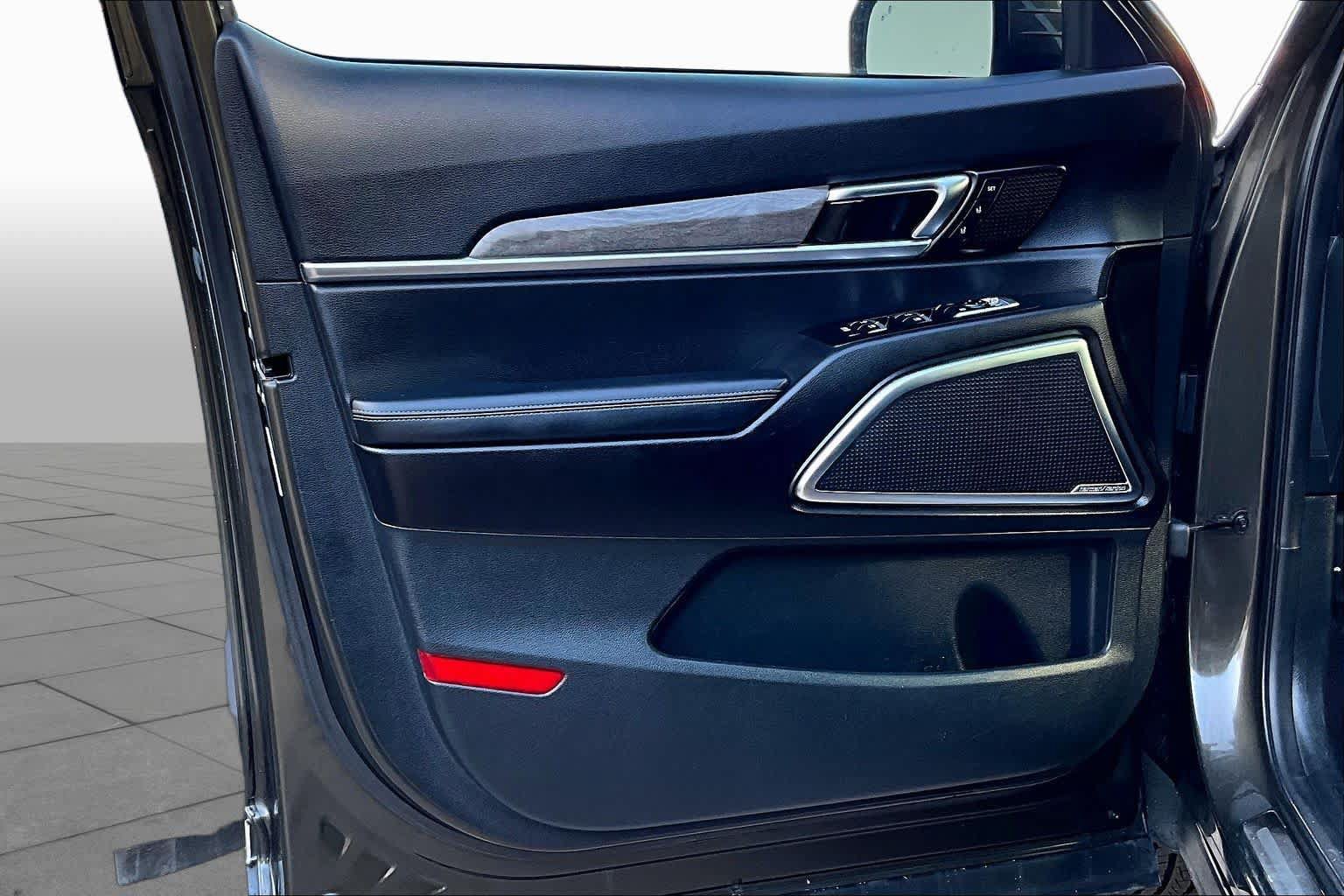 Used 2020 Kia Telluride SX w/ Towing Package FWD image 22
