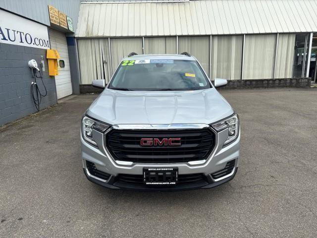 Used 2022 GMC Terrain SLE w/ Driver Convenience Package image 4