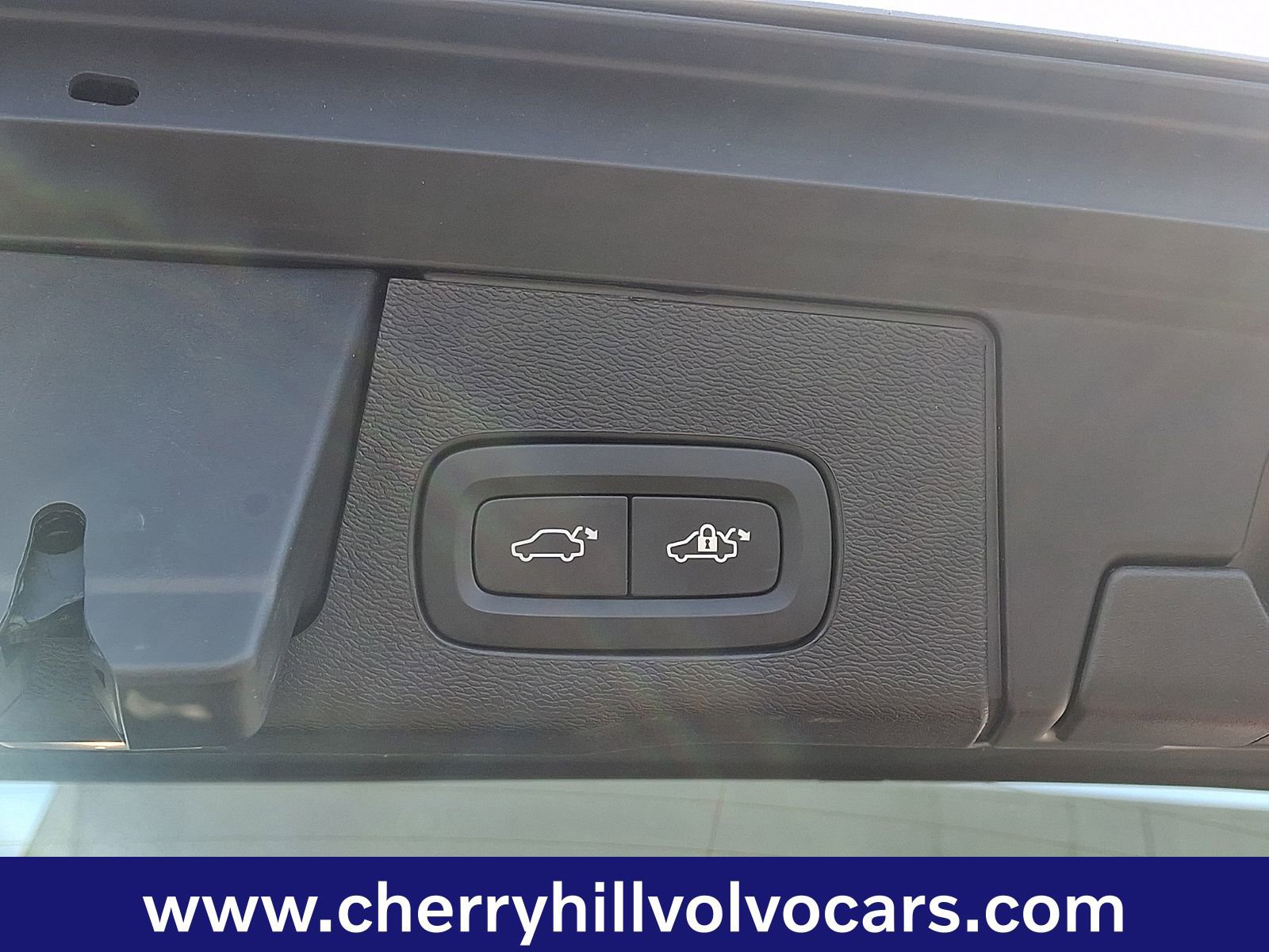 Certified 2025 Volvo XC60 B5 Plus image 30