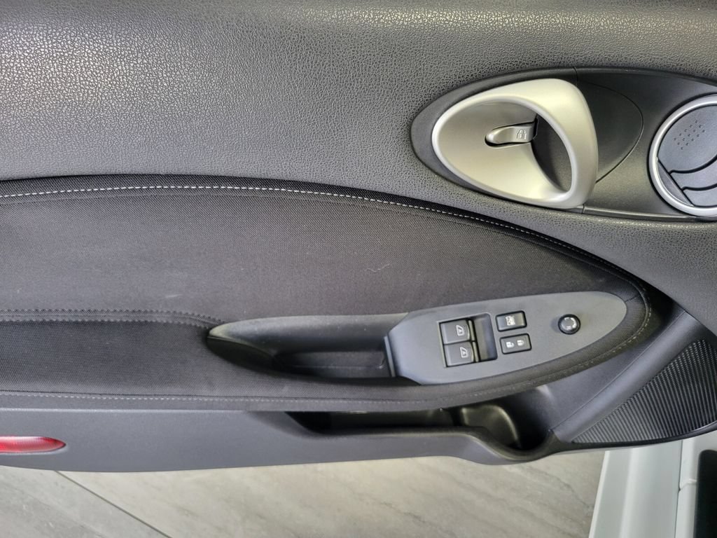 Used 2013 Nissan 370Z Roadster RWD image 17