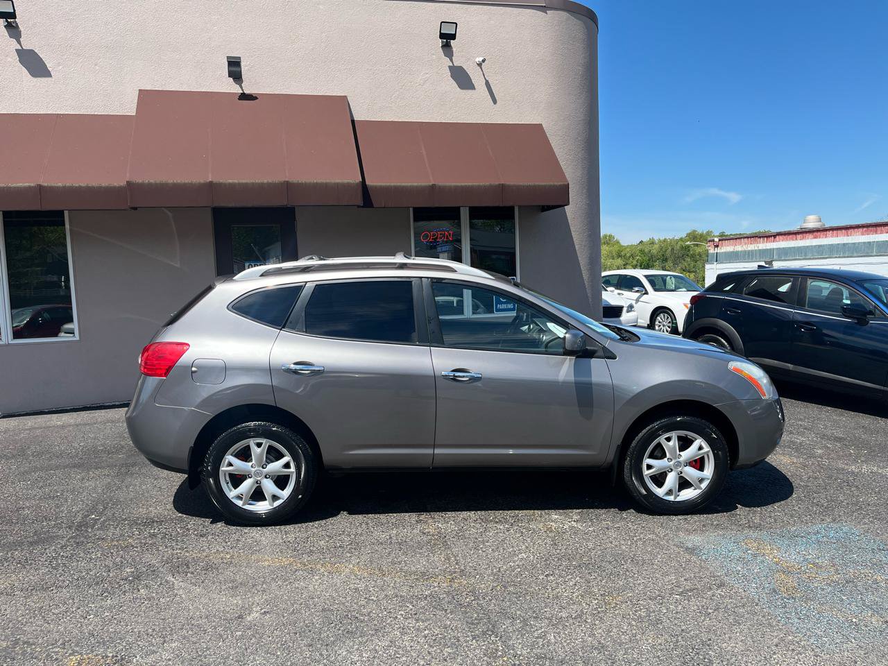 Used 2010 Nissan Rogue SL w/ Premium Pkg AWD/4WD image 4