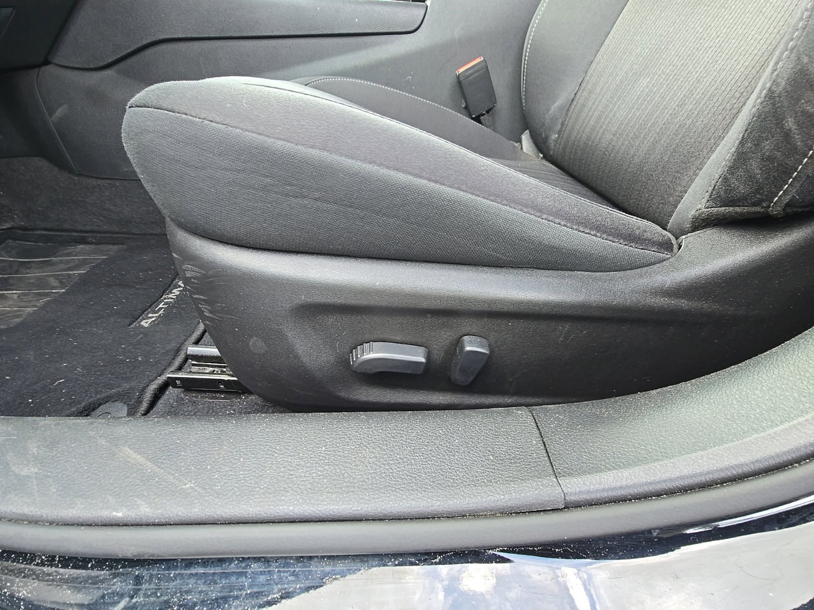 Used 2025 Nissan Altima 2.5 SV AWD/4WD image 10