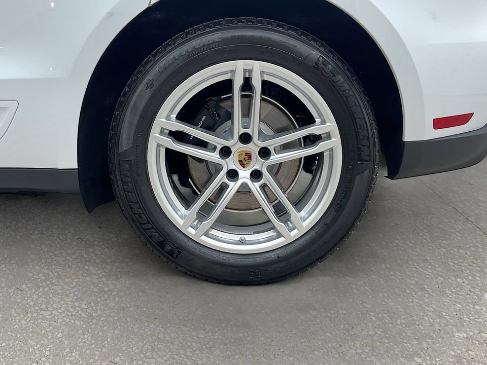 Certified 2026 Porsche Macan AWD/4WD image 33