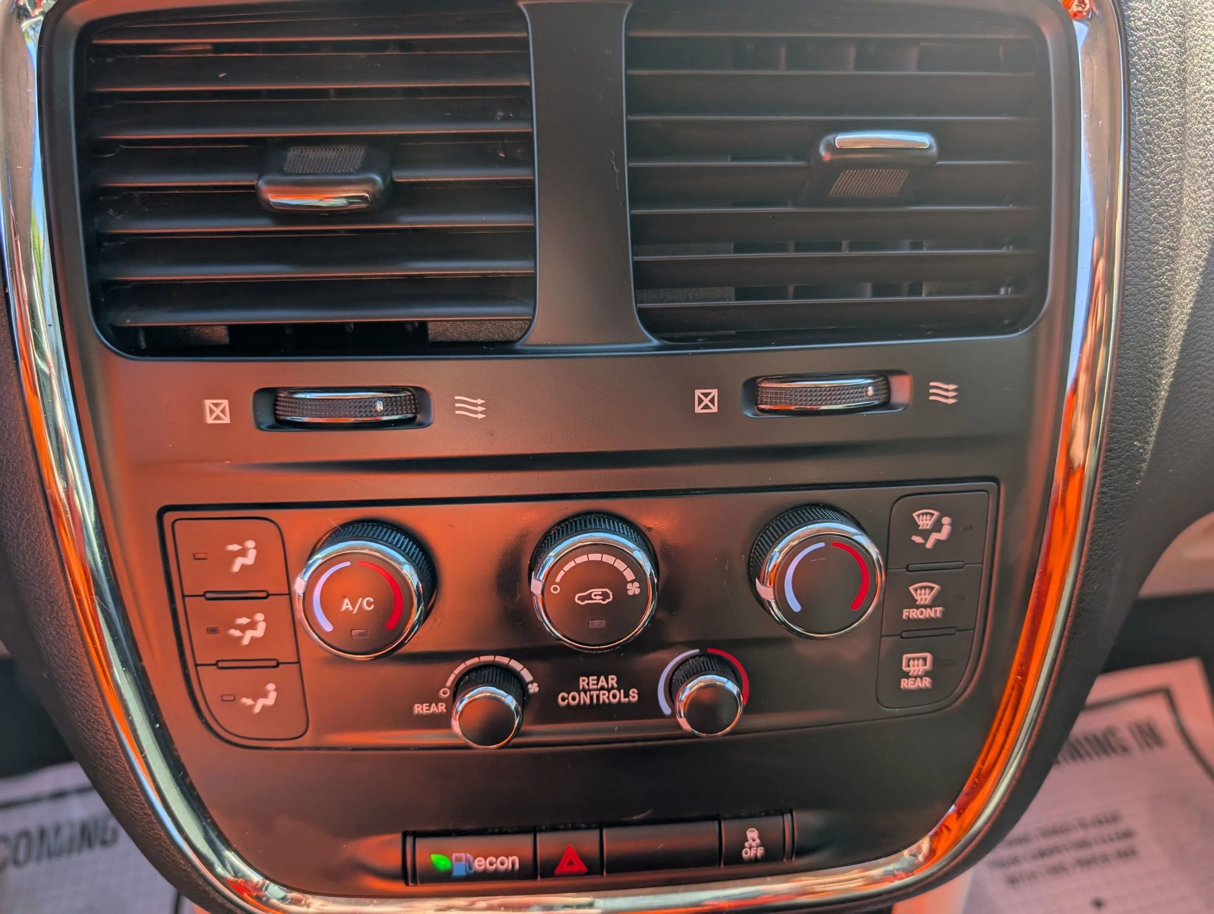 Used 2017 Dodge Grand Caravan SE image 21