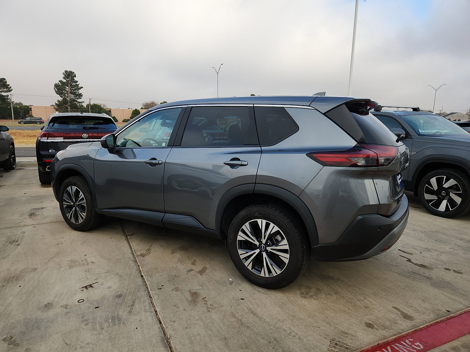 Used 2023 Nissan Rogue SV image 4