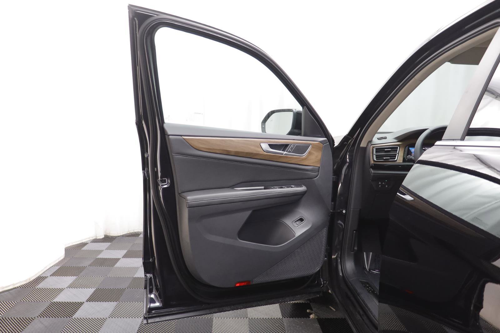 New 2026 Volkswagen Atlas SE image 4