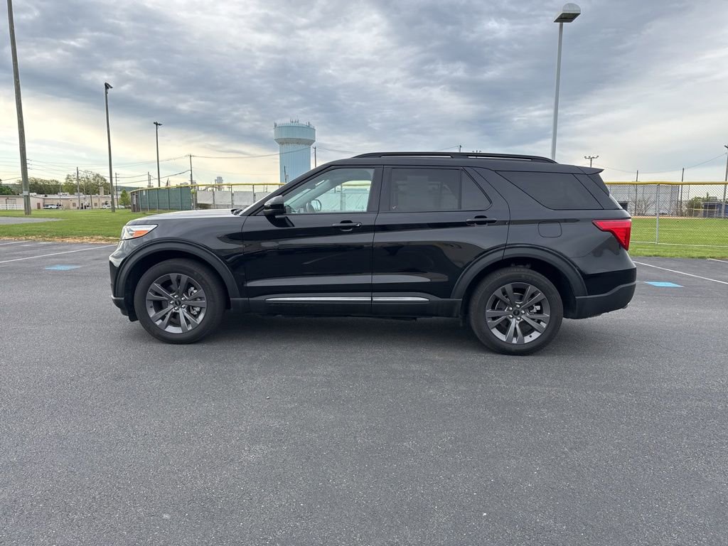 Used 2024 Ford Explorer XLT w/ Equipment Group 202A AWD/4WD image 2