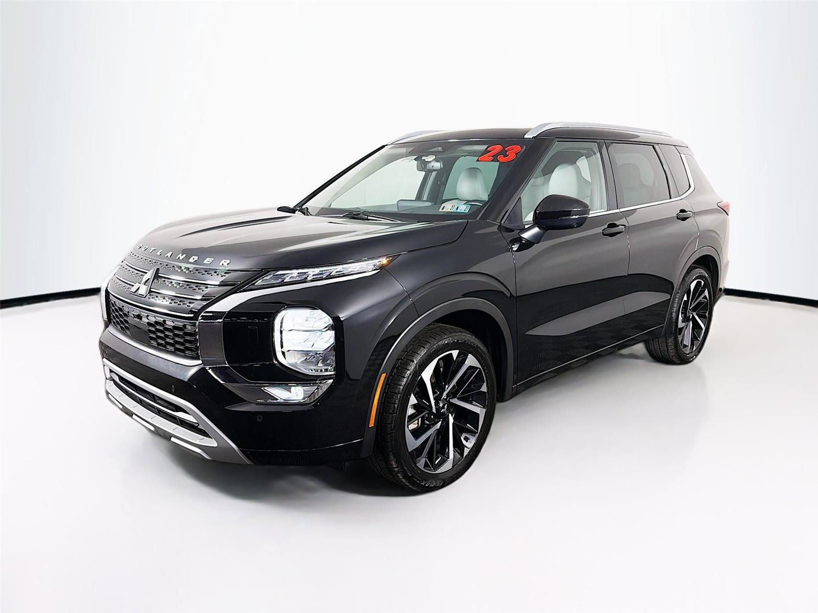 Used 2023 Mitsubishi Outlander SEL image 3