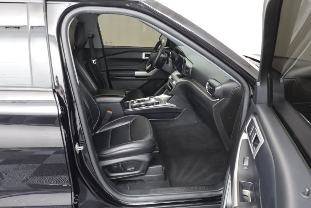 Used 2021 Ford Explorer XLT w/ Equipment Group 202A AWD/4WD image 21