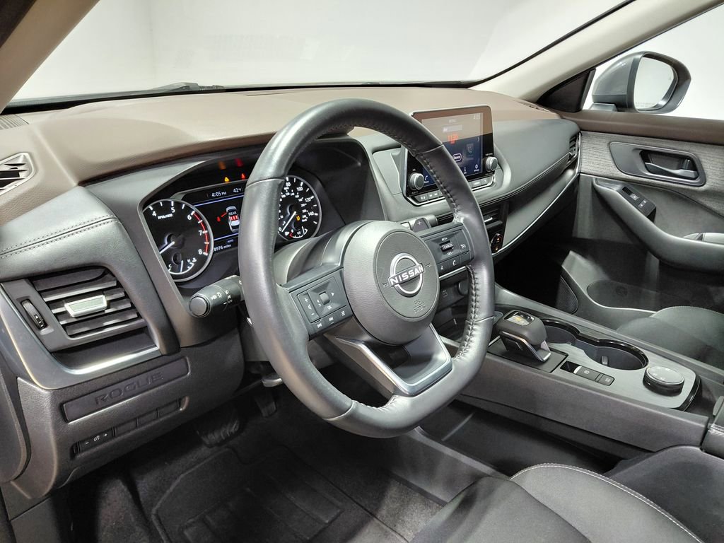 Used 2023 Nissan Rogue S image 17