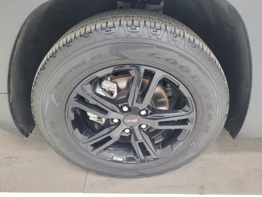 Used 2023 GMC Terrain AT4 image 31