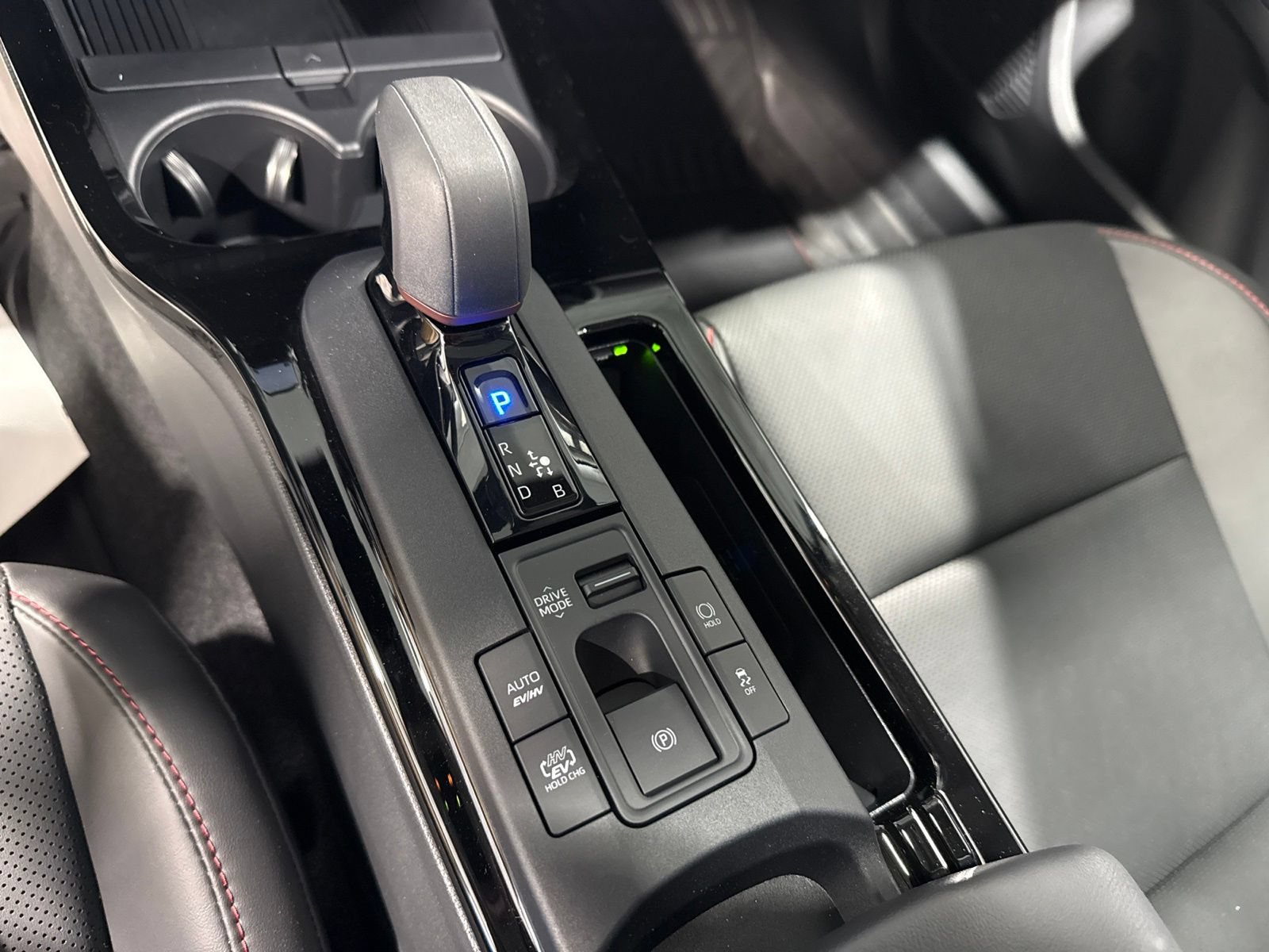 New 2025 Toyota Prius Plug-In Hybrid w/ Limited Premium Package FWD image 29