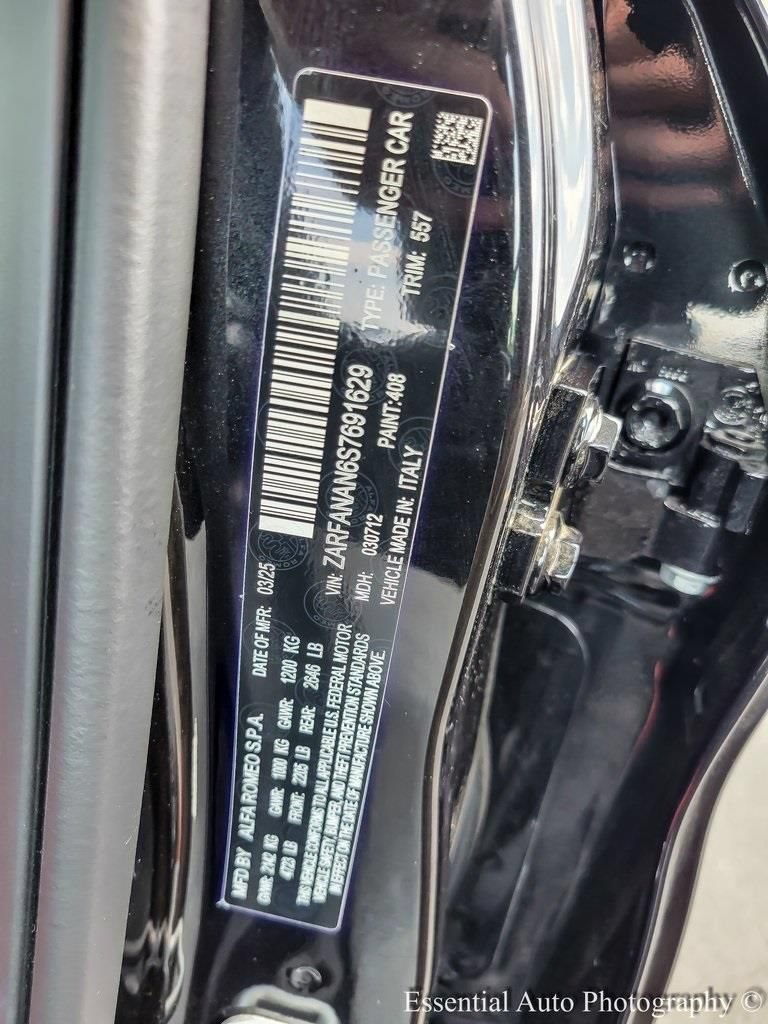 New 2025 Alfa Romeo Giulia AWD w/ Veloce Package AWD image 25