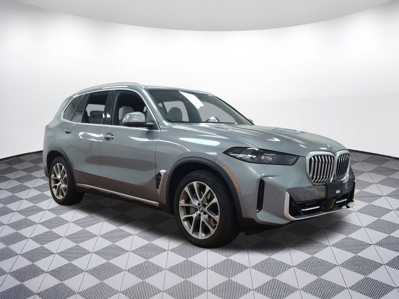 Certified 2024 BMW X5 xDrive50e image 6
