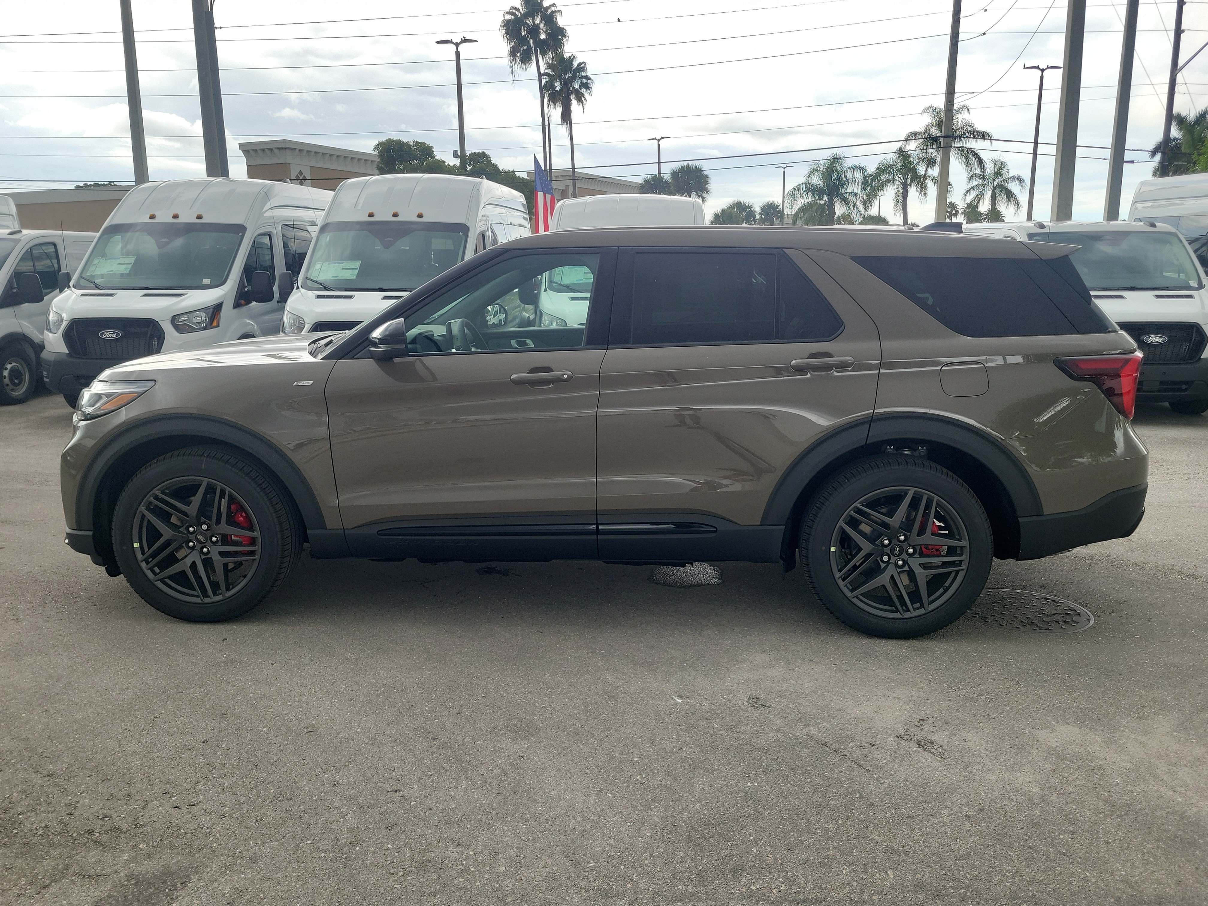 New 2027 Ford Explorer ST-Line w/ Premium Package RWD image 8