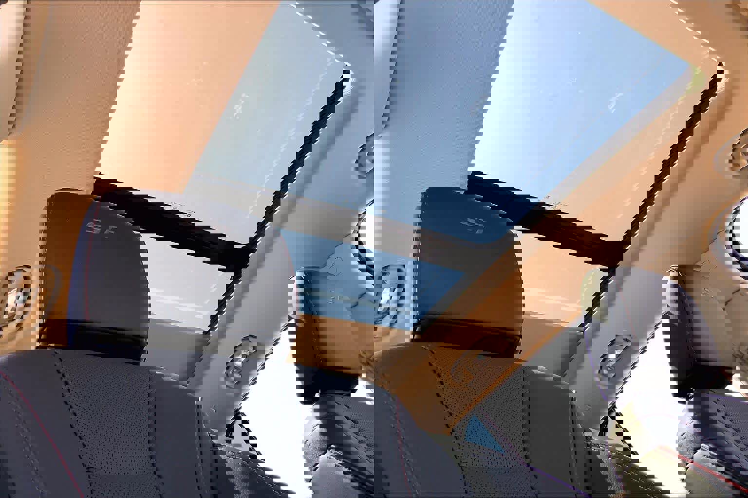 Used 2022 Buick Envision Essence w/ Sport Touring Package FWD image 14