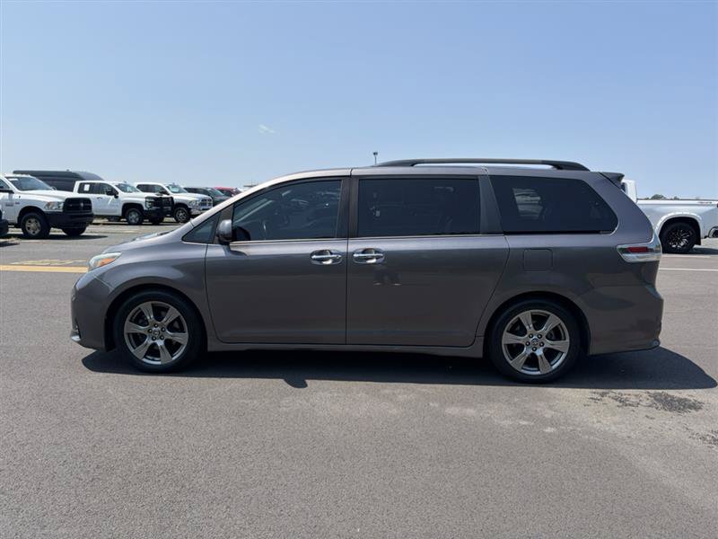 Used 2019 Toyota Sienna SE FWD image 5