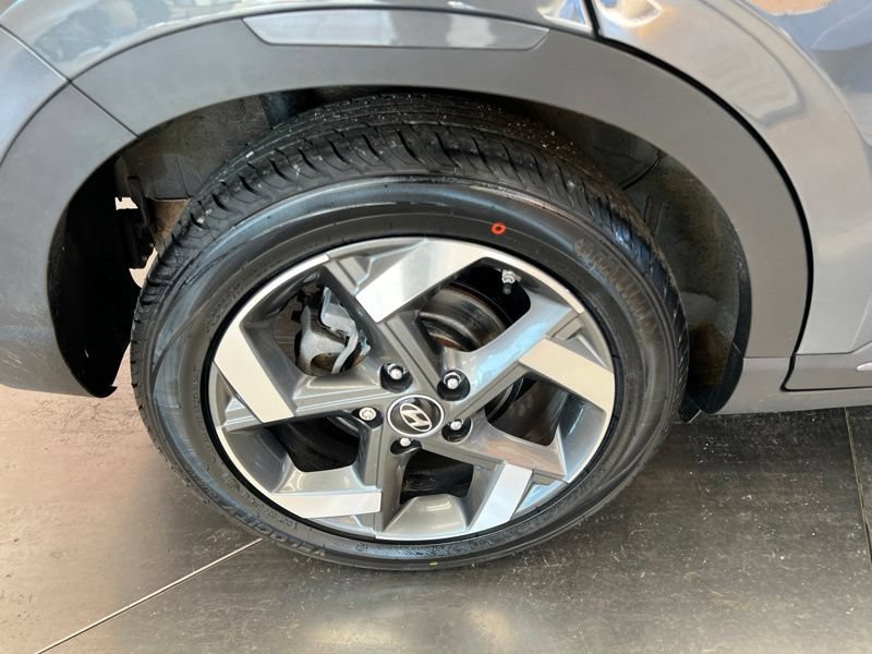 Used 2023 Hyundai Venue Limited FWD image 9