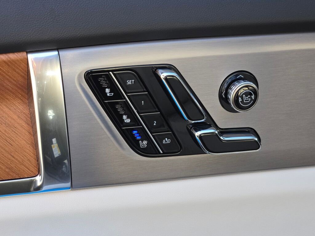 New 2026 Cadillac Vistiq Sport w/ LPO, Floor Liner Package image 26
