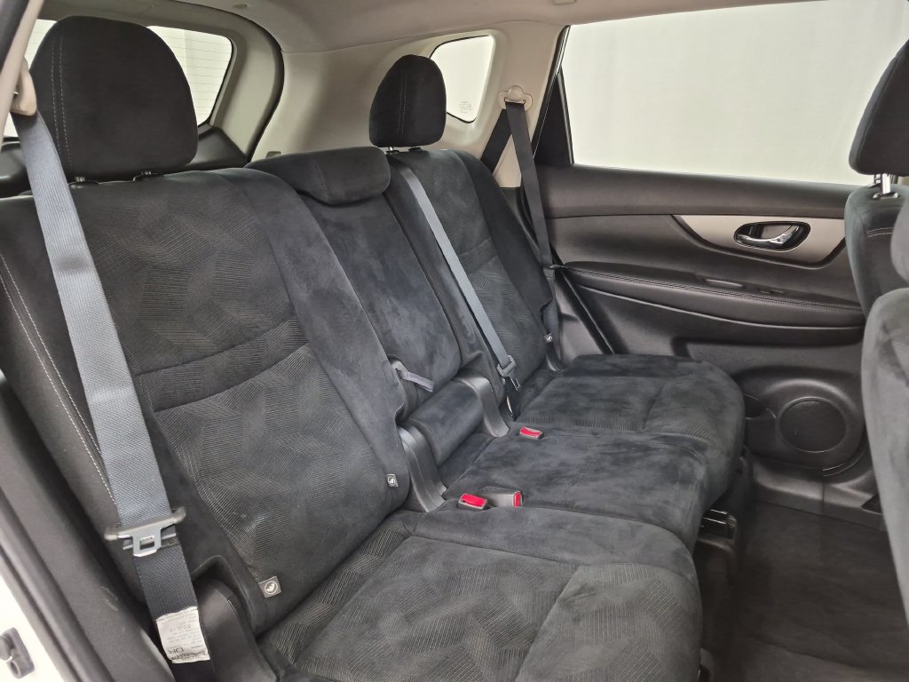 Used 2016 Nissan Rogue SV AWD/4WD image 28