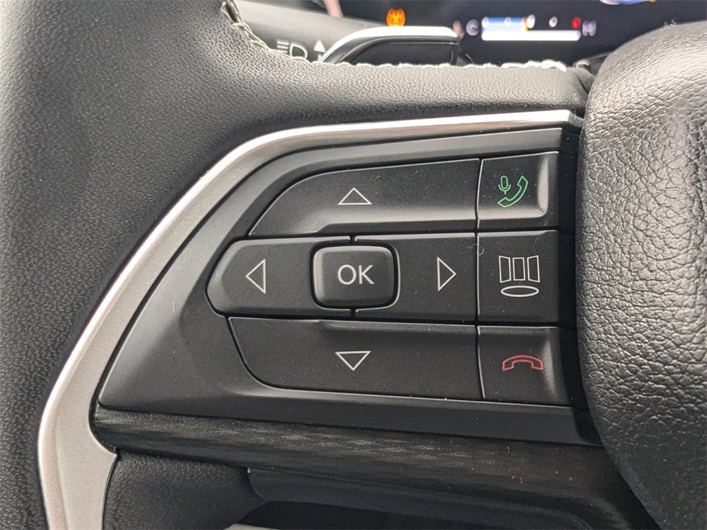 Used 2024 Jeep Grand Cherokee Laredo X image 32