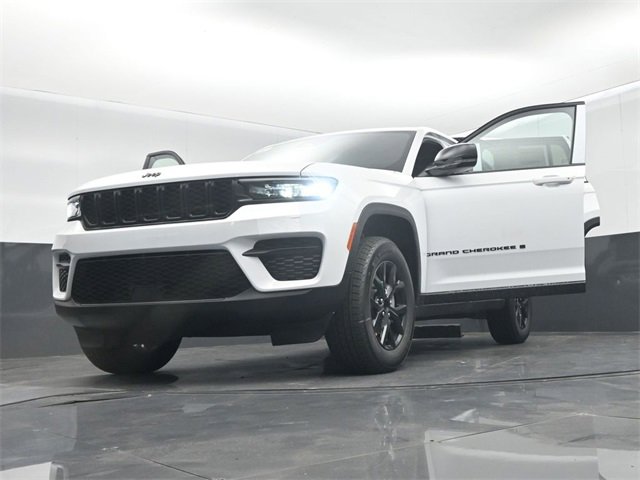 New 2025 Jeep Grand Cherokee Altitude image 64