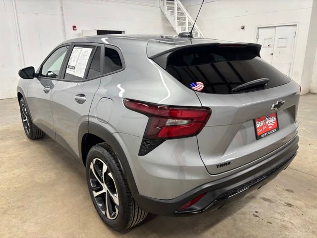 Used 2026 Chevrolet Trax RS FWD image 5