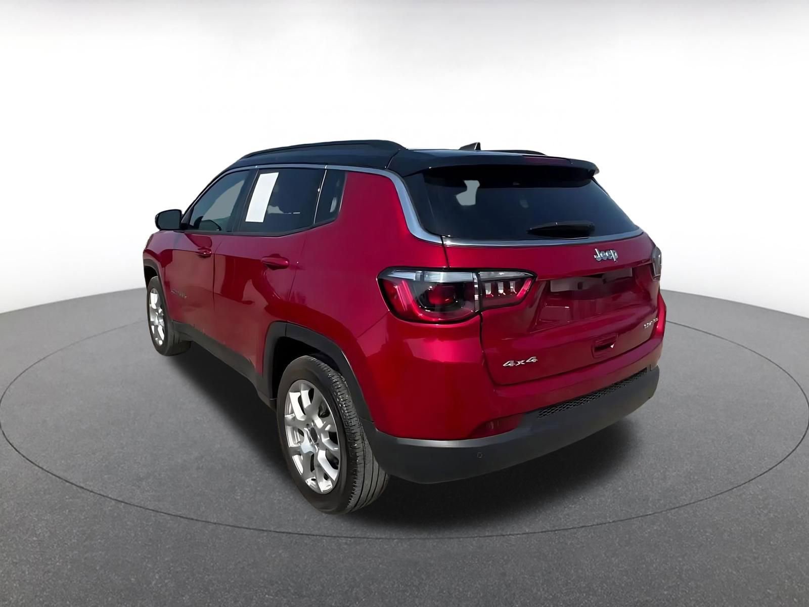 Used 2025 Jeep Compass Limited AWD/4WD image 12