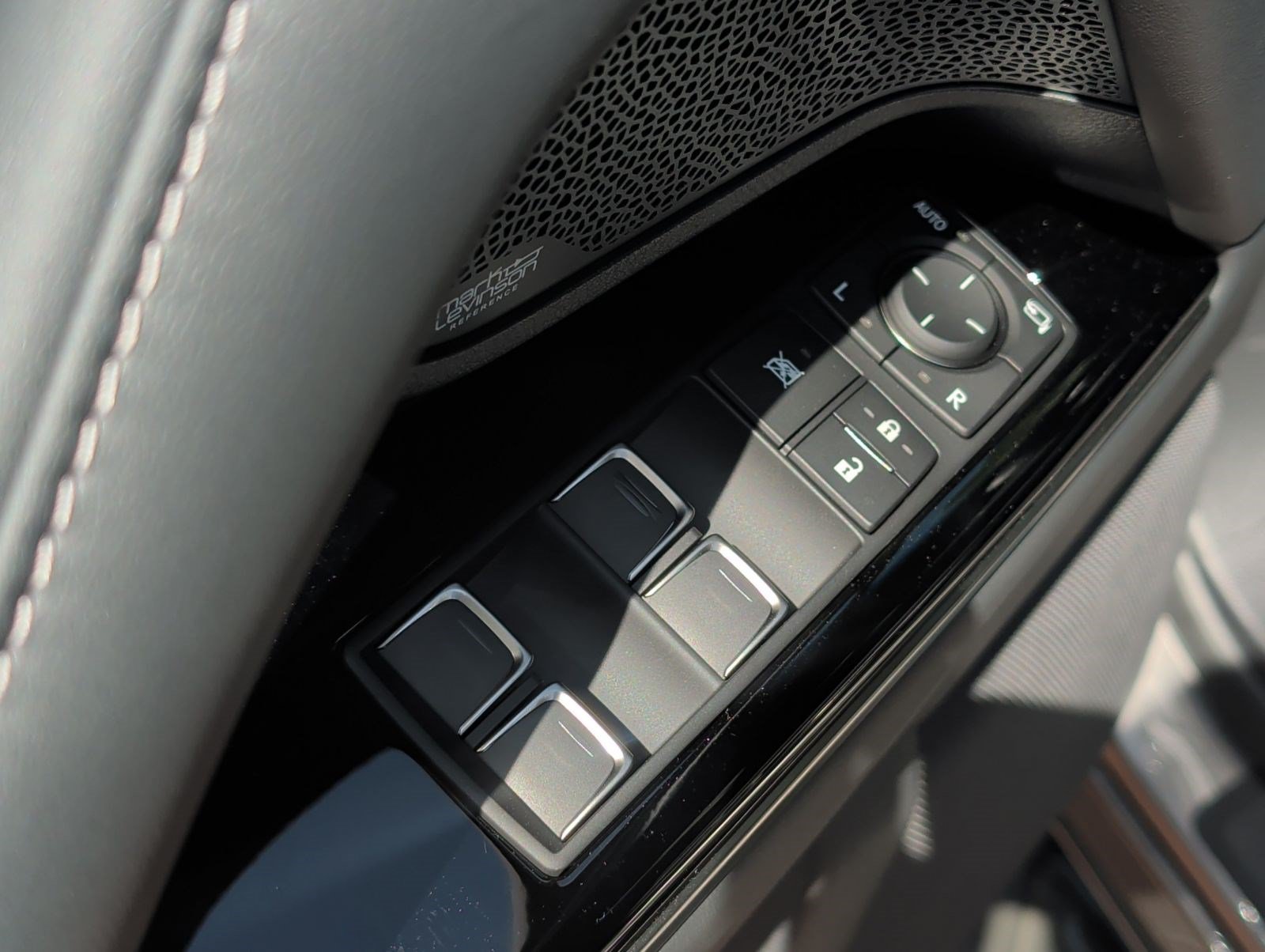 New 2026 Lexus LX 700h Luxury w/ Appearance Package AWD/4WD image 9