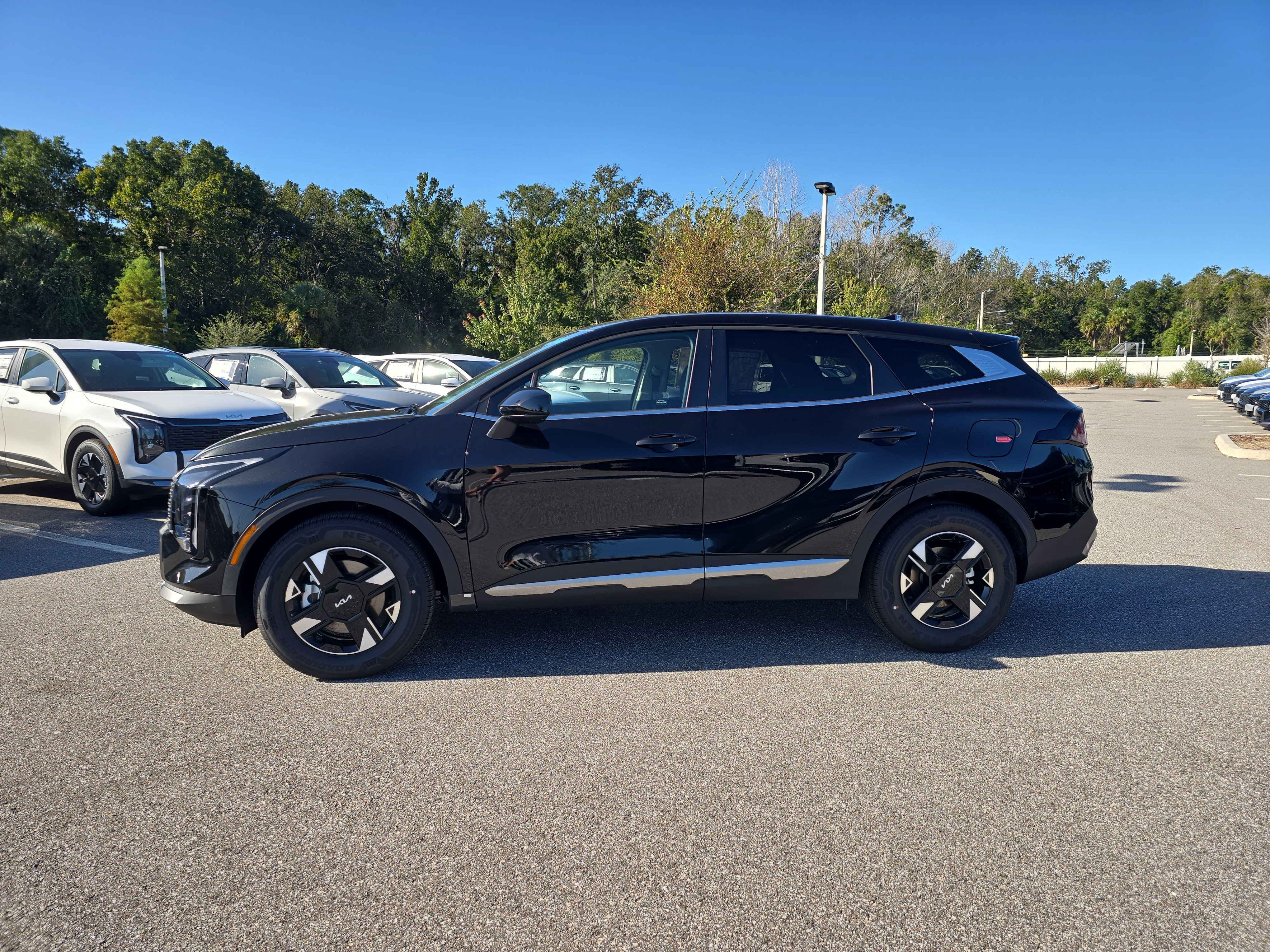 New 2027 Kia Sportage LX FWD image 5
