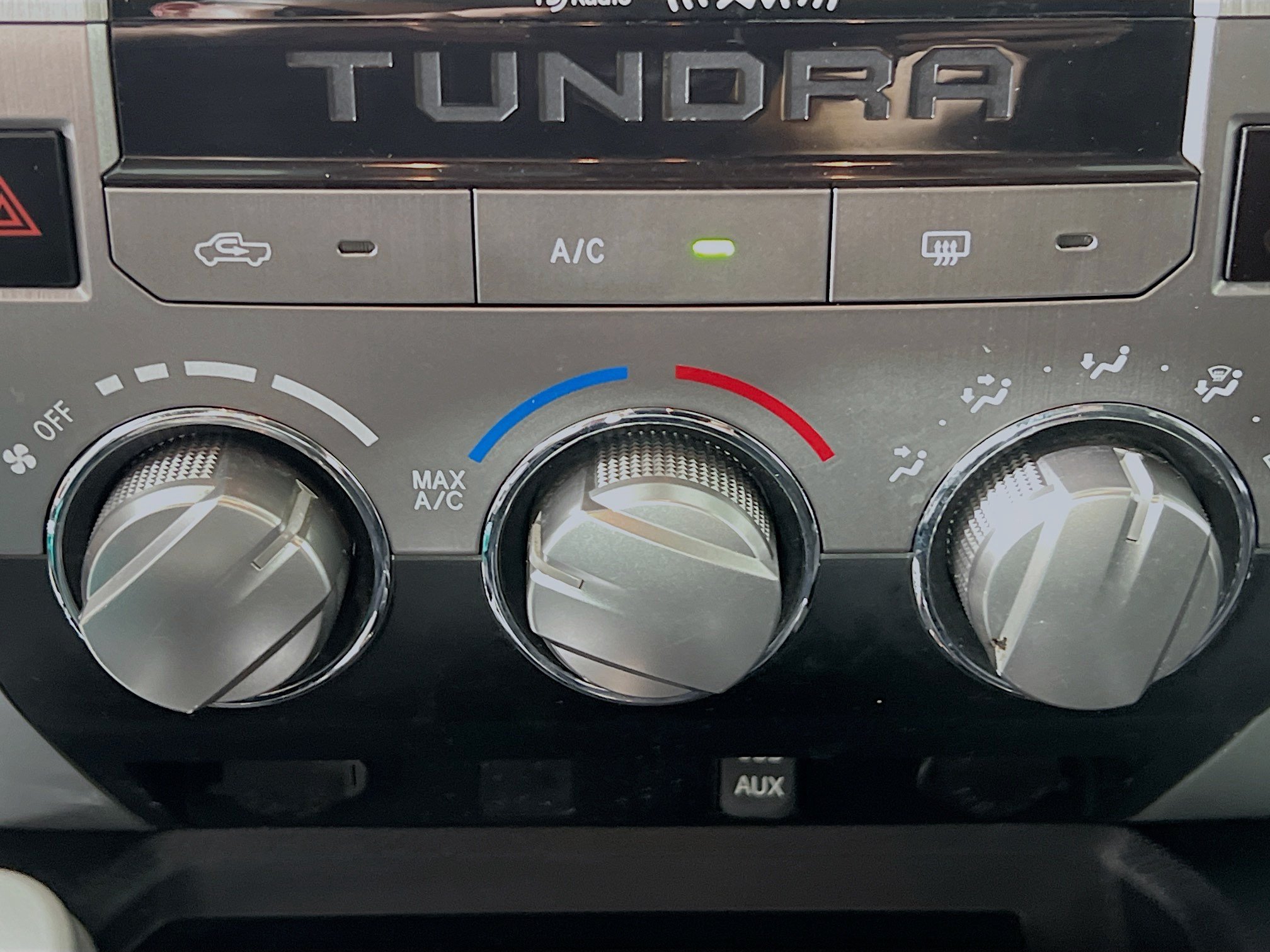 Used 2018 Toyota Tundra SR5 w/ SR5 Upgrade Package AWD/4WD image 25