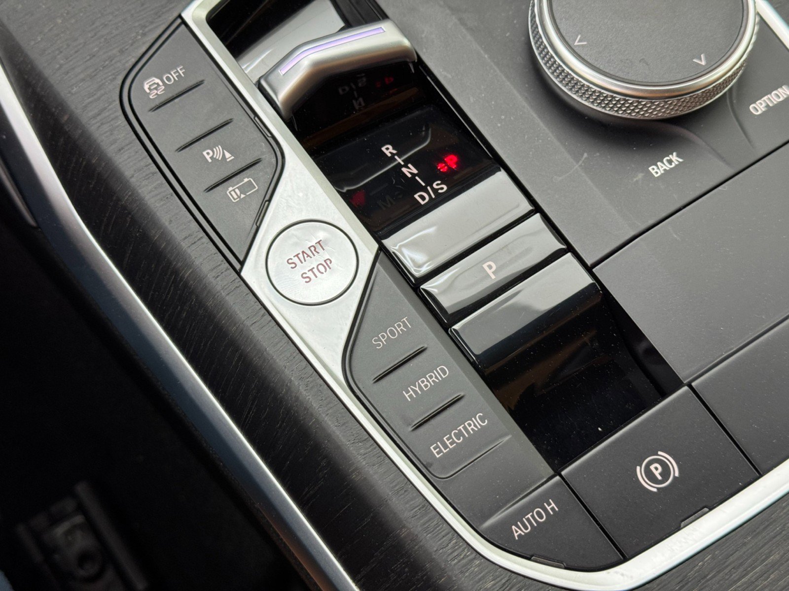 Used 2023 BMW 330e xDrive w/ Premium Package image 32