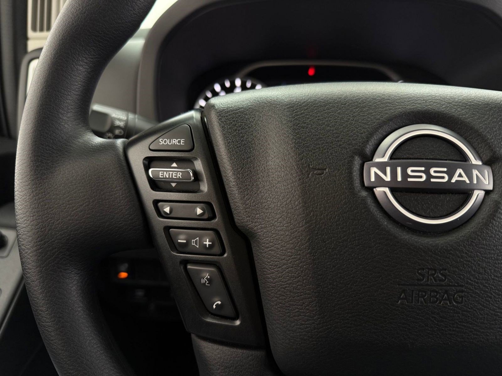 Used 2025 Nissan Frontier SV image 14