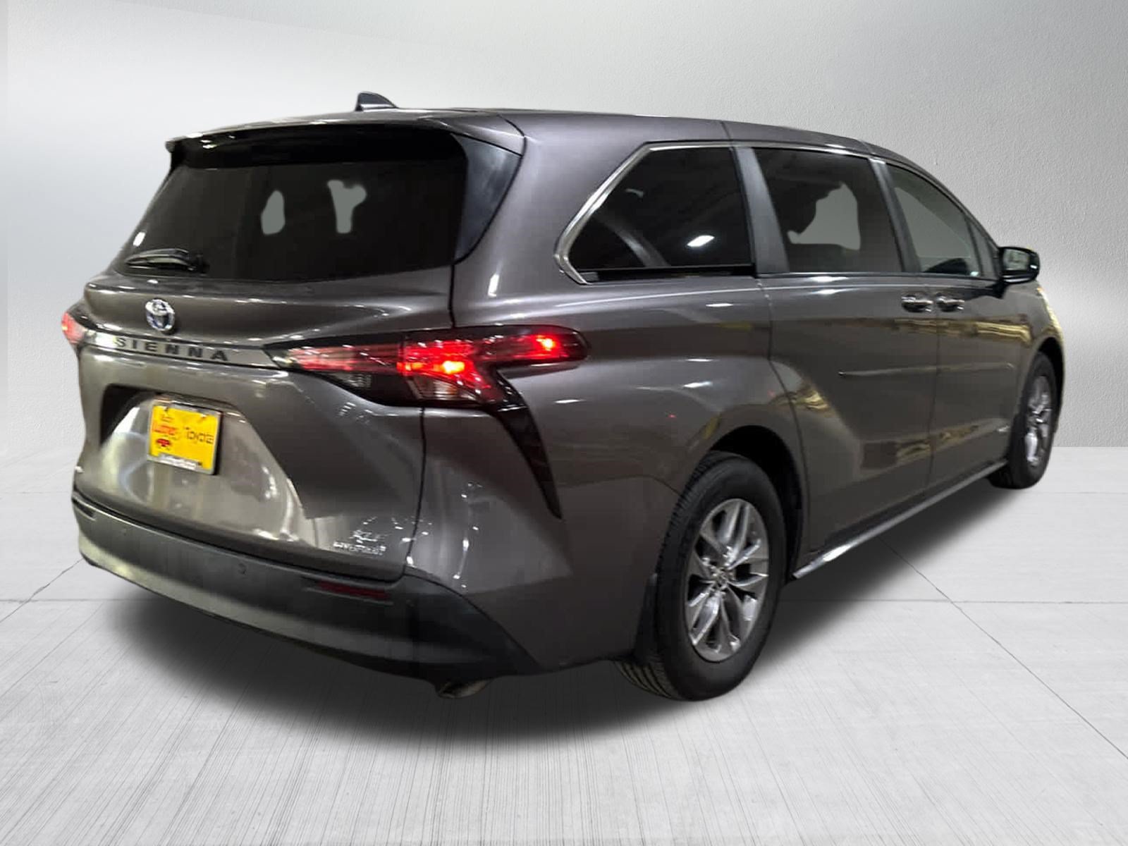 Certified 2021 Toyota Sienna XLE AWD/4WD image 6