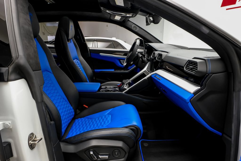 Used 2019 Lamborghini Urus AWD/4WD image 34