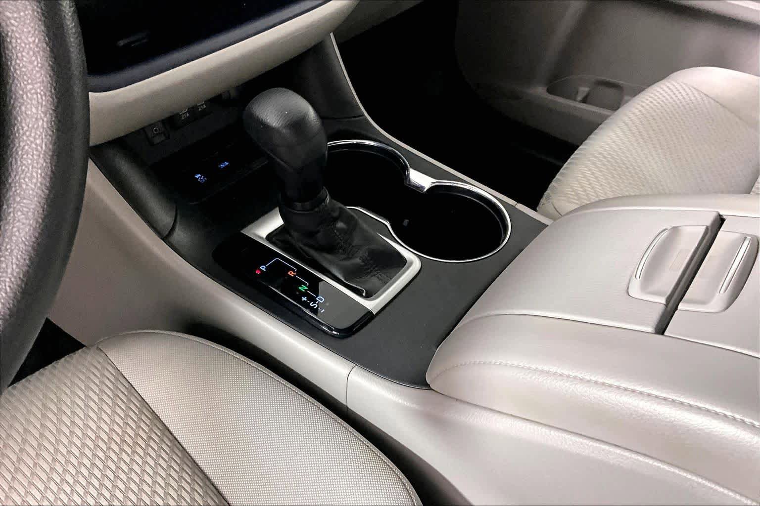 Used 2017 Toyota Highlander LE FWD image 13