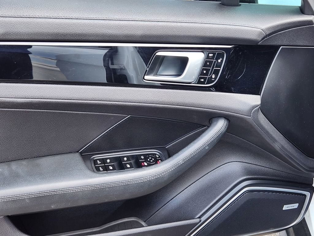 Used 2018 Porsche Panamera 4 image 14