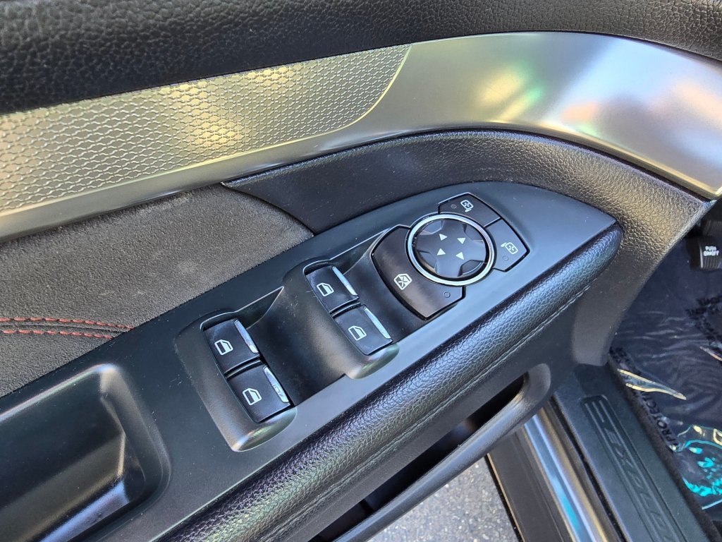 Used 2018 Ford Explorer XLT w/ XLT Appearance Package AWD/4WD image 32