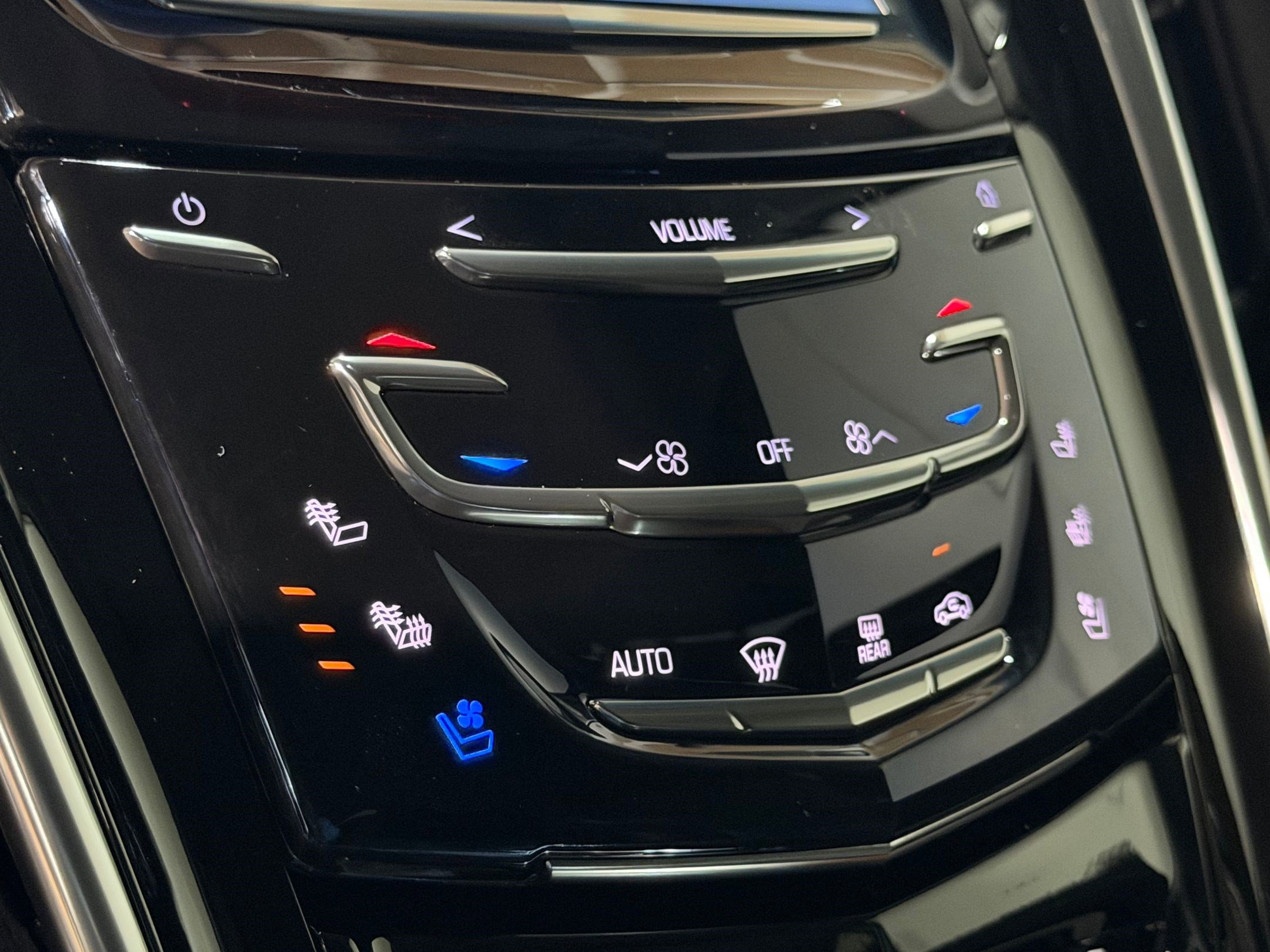 Used 2019 Cadillac Escalade Premium Luxury AWD/4WD image 34