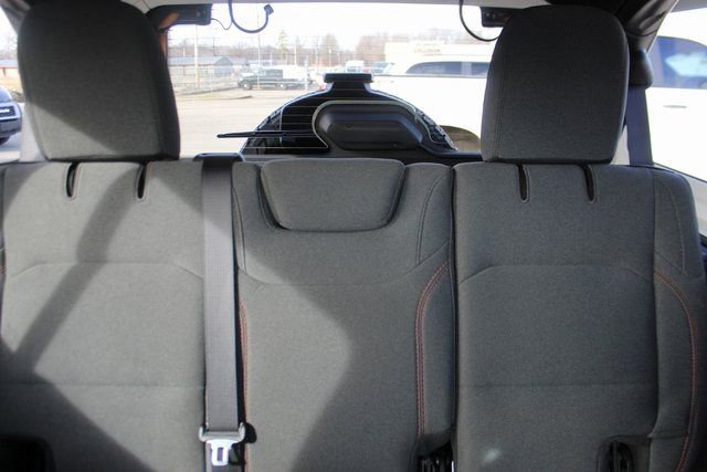 Used 2025 Jeep Wrangler Unlimited Rubicon image 25